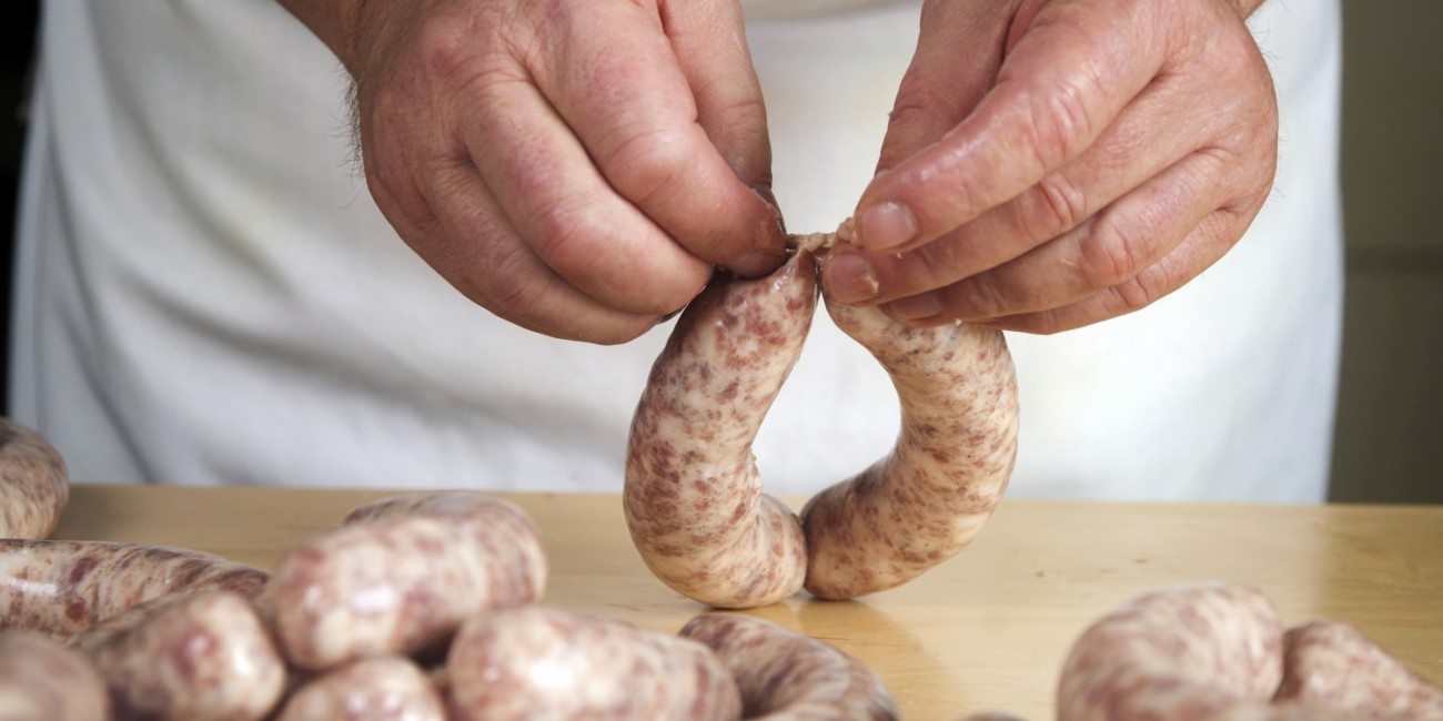 handmade-sausages-process-Piemonte